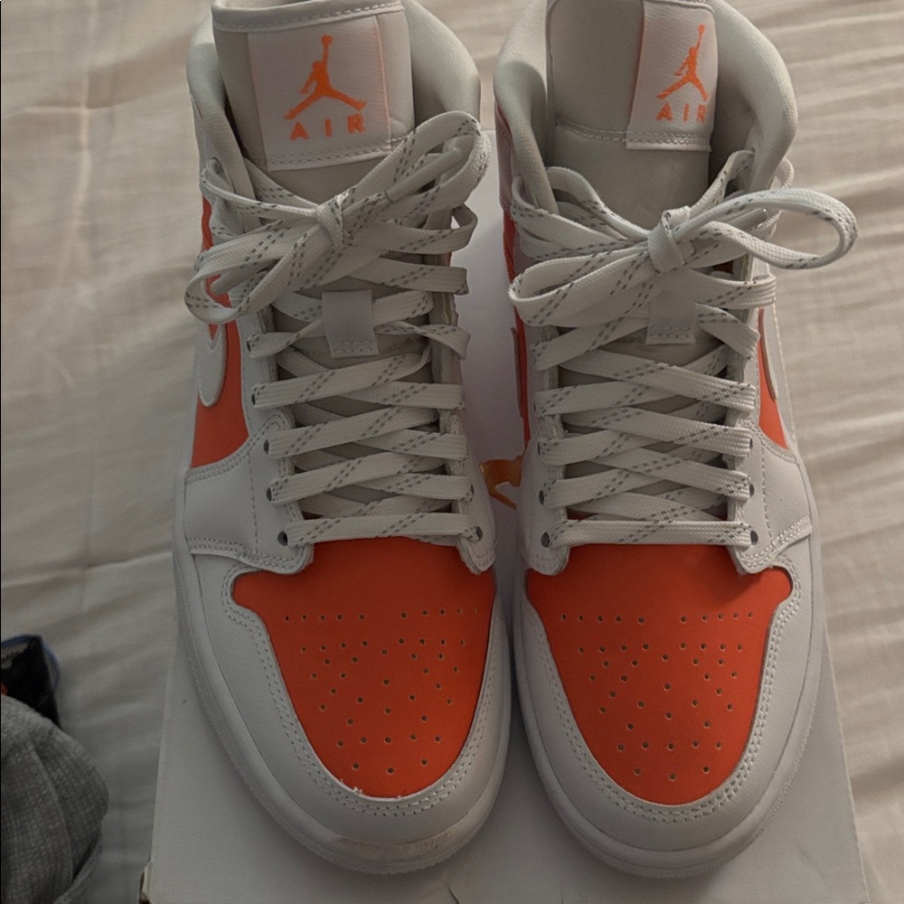 Jordan Air 1 Mid SE Bright Citrus and White - Picture 6 of 8